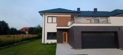 Przód budynku - Widok 2